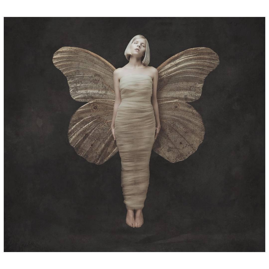 AURORA - ALL MY DEMONS GREETING ME AS A FRIEND (CREAM VINYL) | VINILO